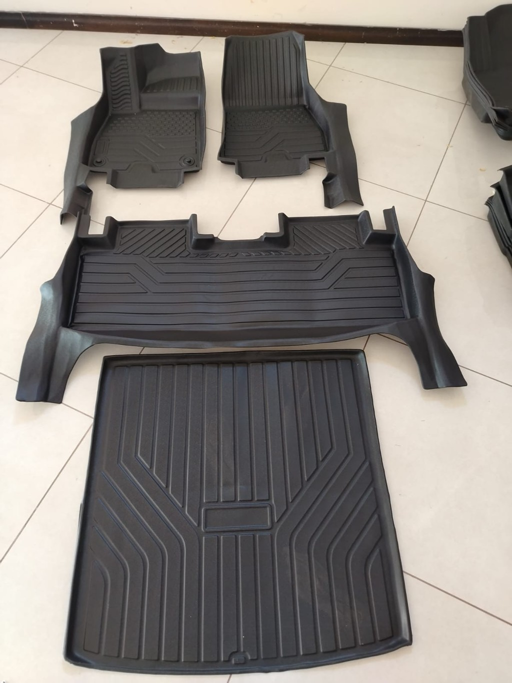AION Hyptech HT 2024-2025, Alfombras de Bandeja, 2 filas y cajuela.