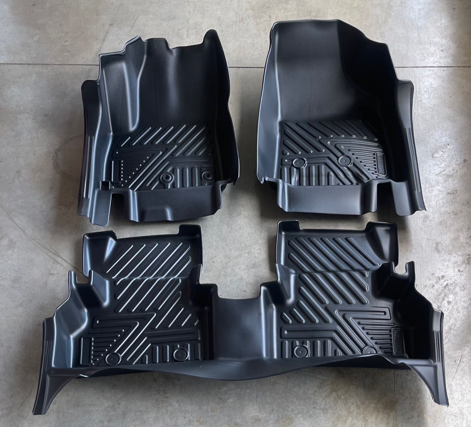 Chevrolet Tracker 2018-2025, Alfombras de Bandeja, 2 filas, Oruz.