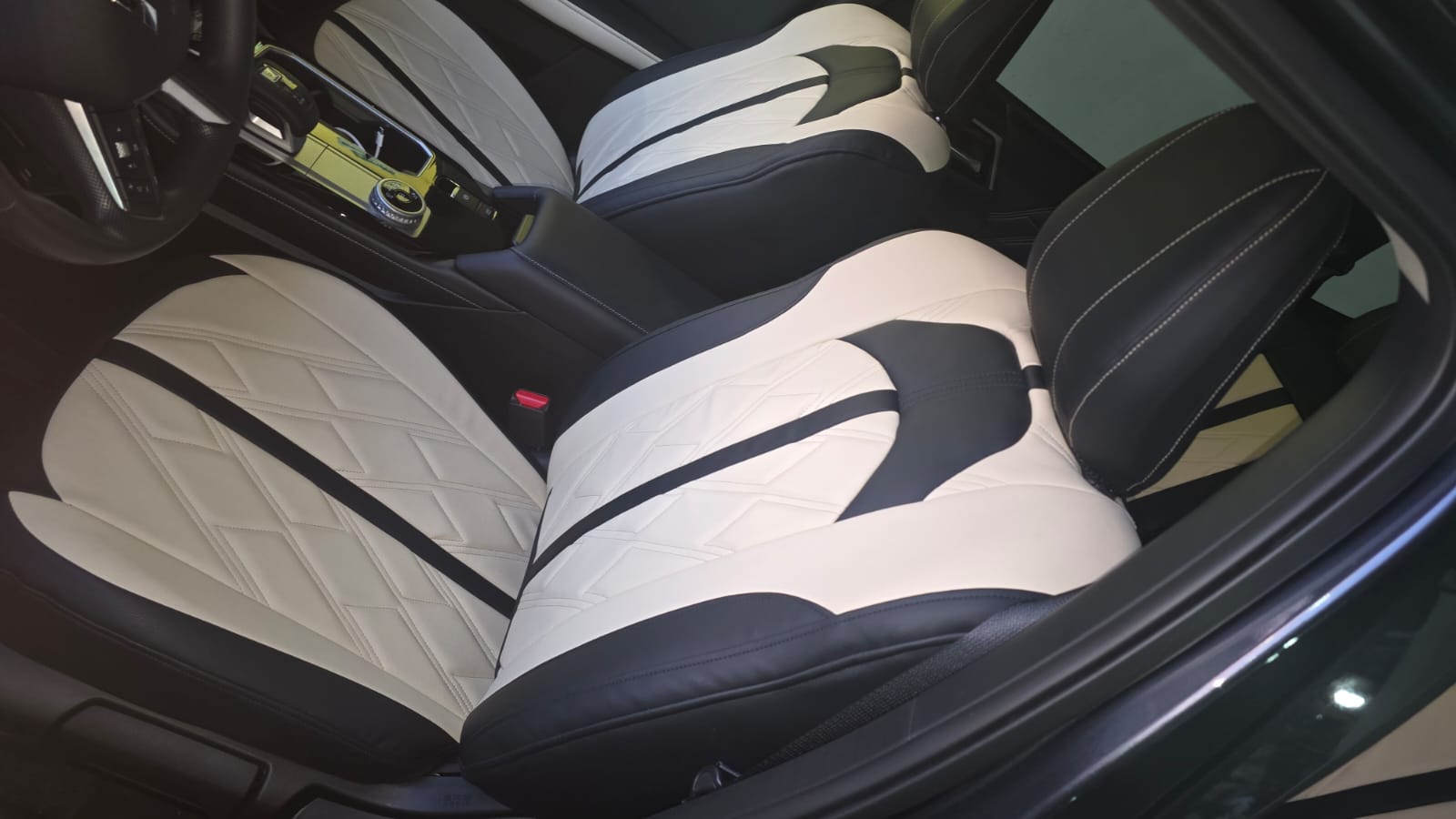 Outlander 2021-2026 cobertores para asientos 5Pasajeros Vinil Espumado Diseño personalizado 