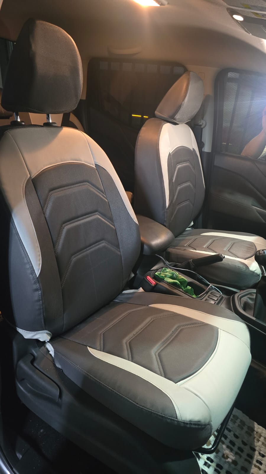 Nissan Frontier 2016-2026 cobertores para asientos Doble Cabina 5 pasajeros Vinil Náutico Espuma