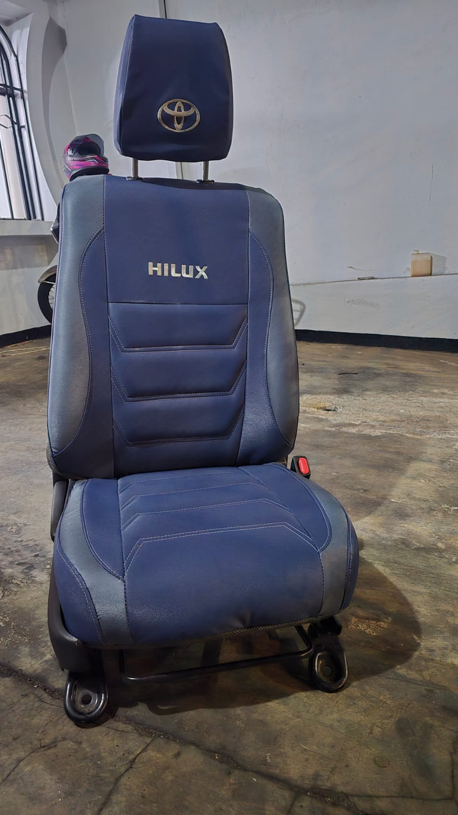 Hilux Revo 3.0 2016-2026 Cobertores para asientos Doble Cabina Vinil Náutico Espumado 