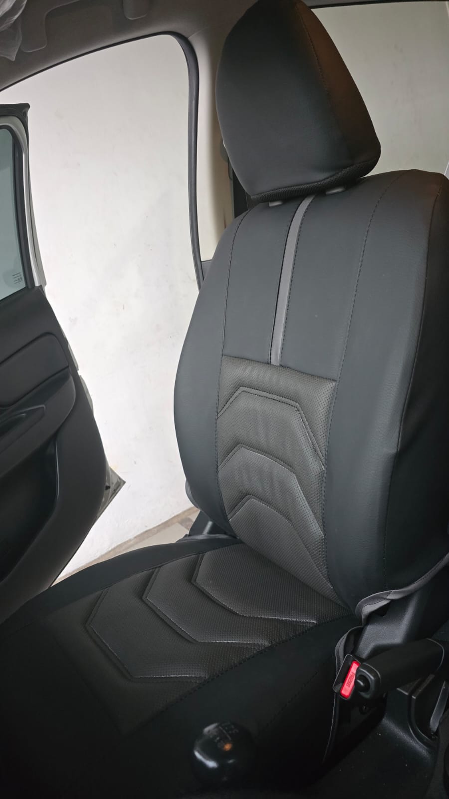 Mitsubishi L200 2016-2024 Cobertores para Asientos Doble Cabina 5 pasajeros Vinil Espumado 