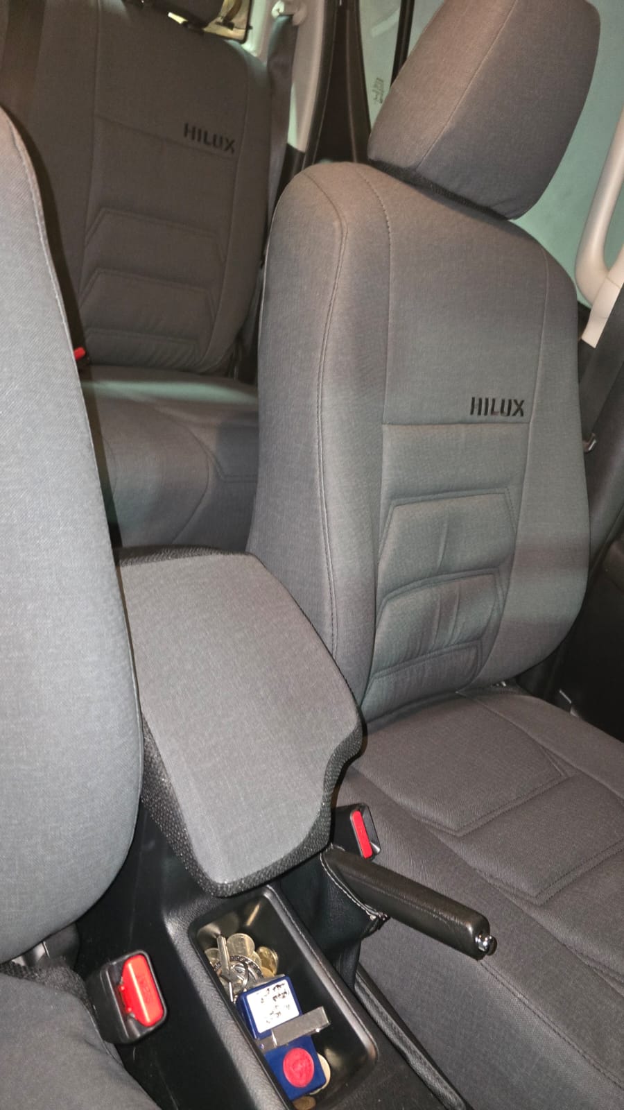 Hilux Revo 2016-2026 Cobertores para Asientos Doble Cabina Vinil Artico Espumado 5 Pasajeros 