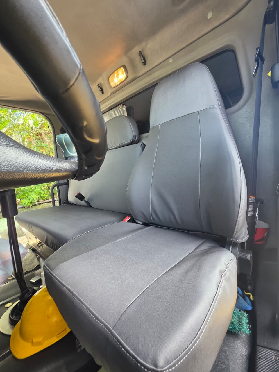 Cobertores Asiento Freightliner M2 2024 - Vinil Náutico 3 pasajeros